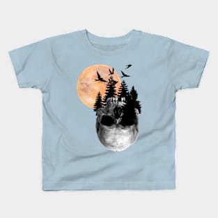 Halloween spooky skull and wood Kids T-Shirt